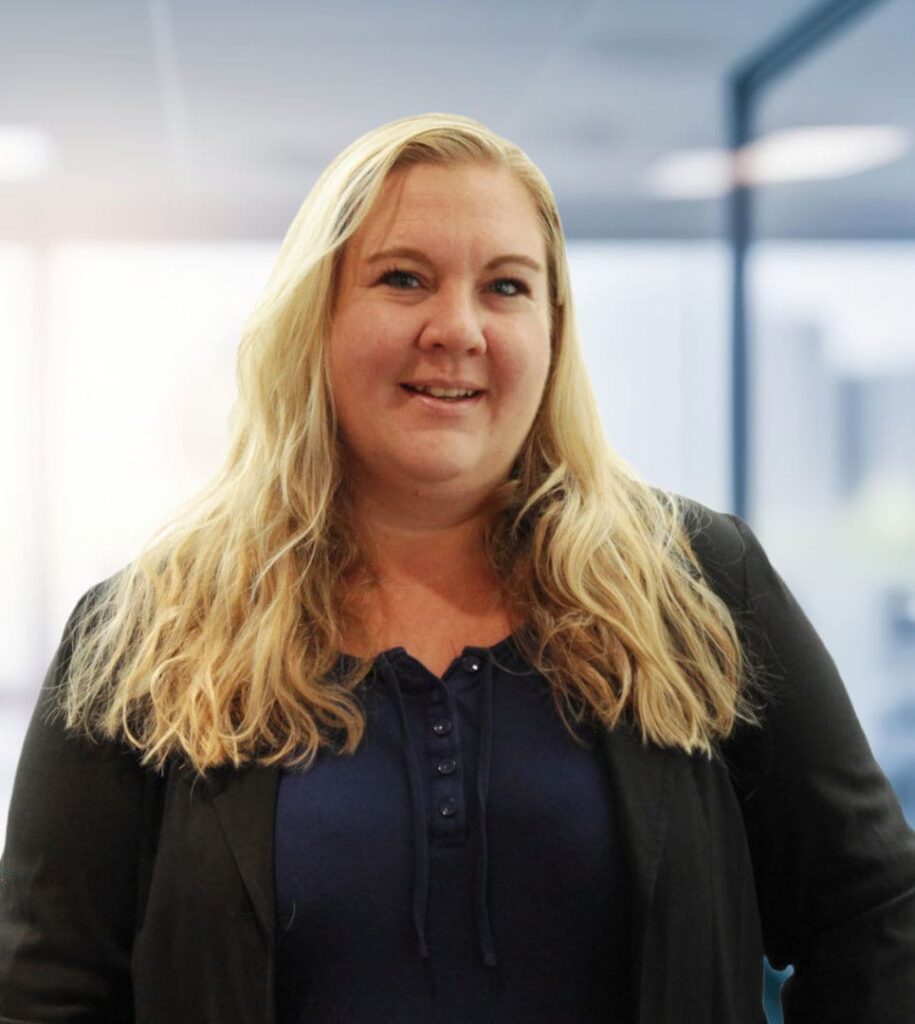 Jasmin Forster, Expertin für Content-Marketing und Grafikdesign, verantwortlich für kreative Konzepte und Markenauftritte.
